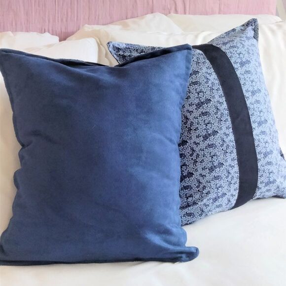 PAIR Blue Floral Pillow Set 19 x 16 NEW - Picture 7 of 13